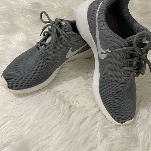 Nike Roshe - Picture 2 of 2